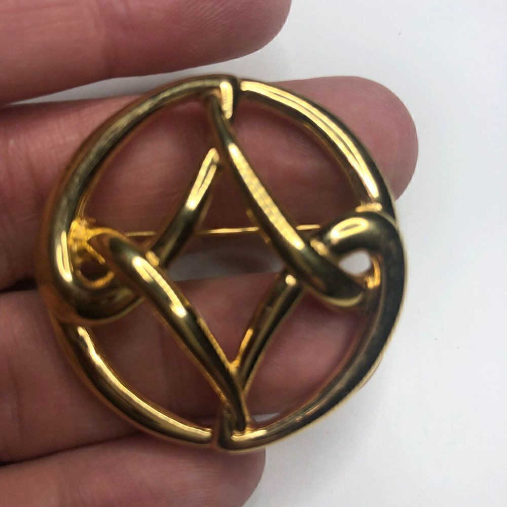 229 Monet vintage signed goldtone elegant pin brooch circle link